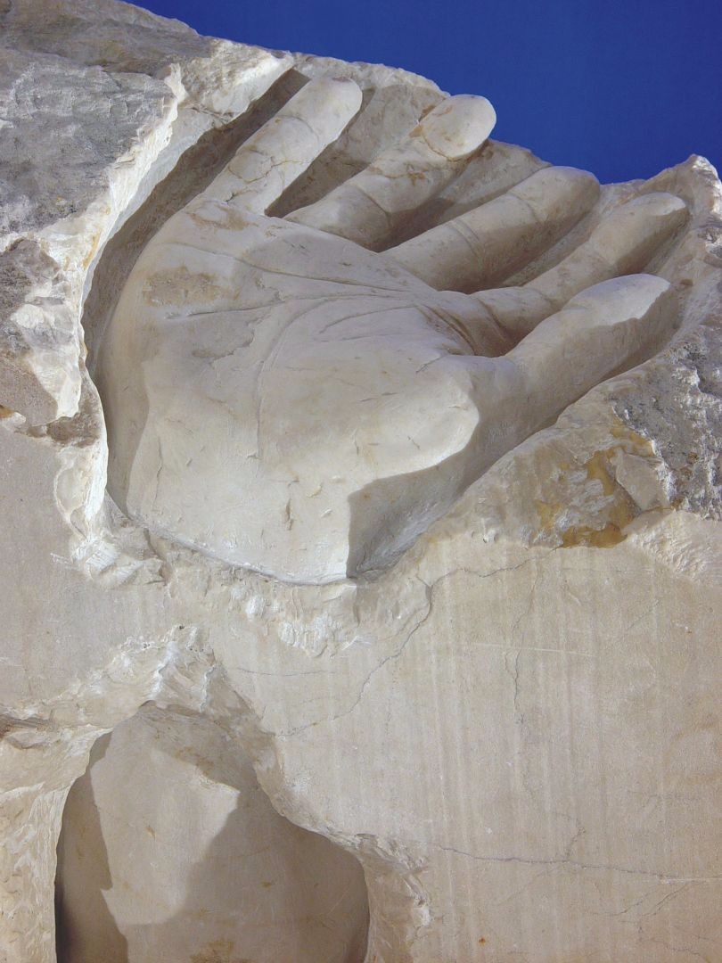 NEL SISMA - marmo botticino - cm 75x34x19 - 1978