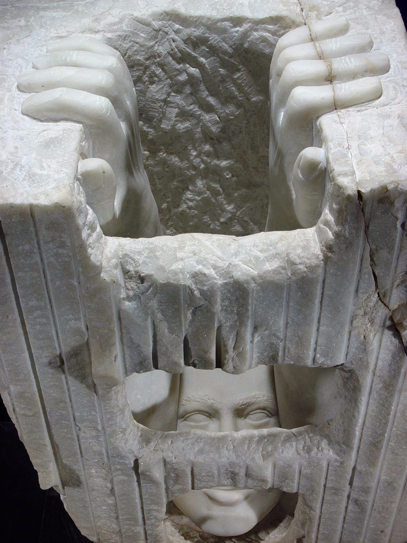 CATARSI DELL'UOMO - marmo bianco di Carrara - cm 86x53x29 - 1979