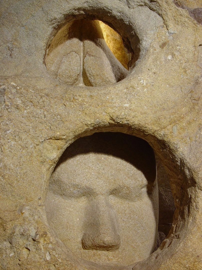 CONCENTRAZIONE - pietra dorata - cm 75x40x26 - 1979