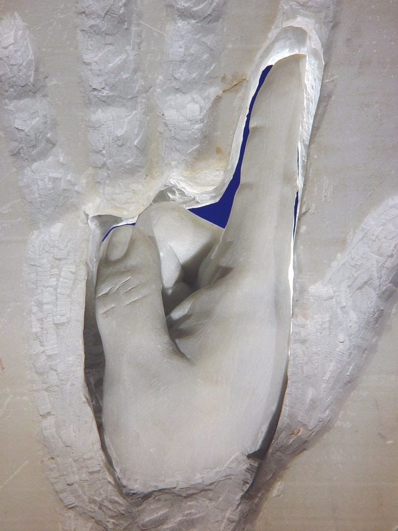 IL MONITO - marmo bianco Carrara - cm 62x26x10 - 1980