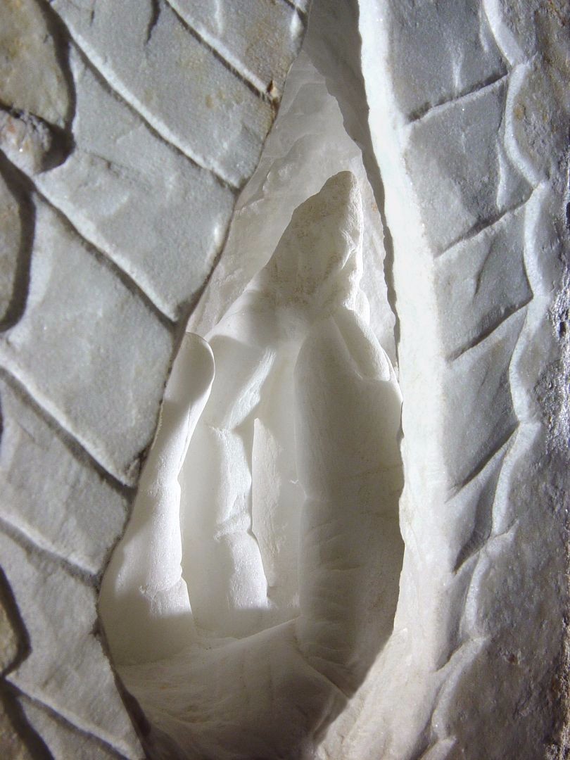 FUOCO - marmo bianco di Carrara - cm 43x20x12 - 1980