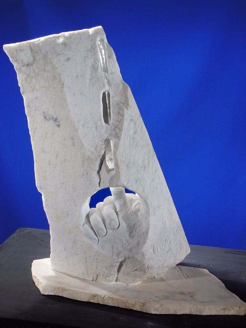 LA SPERANZA - marmo bianco di Carrara - cm 46x35x17 - 1982